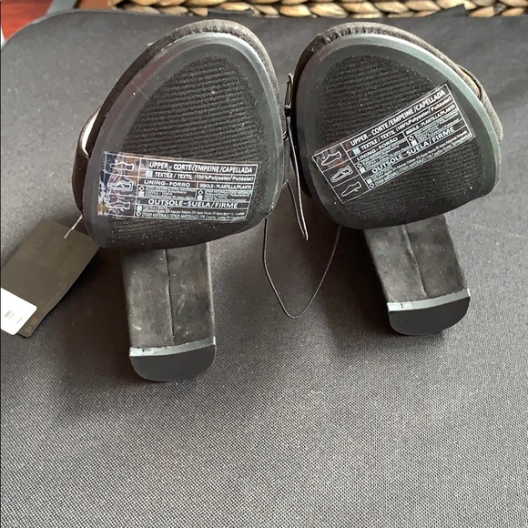 💚 Strappy Heel 💚 - Picture 4 of 5